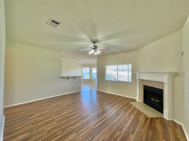 Foto del edificio - Viewable February 15th!  Small Pets Accepted!