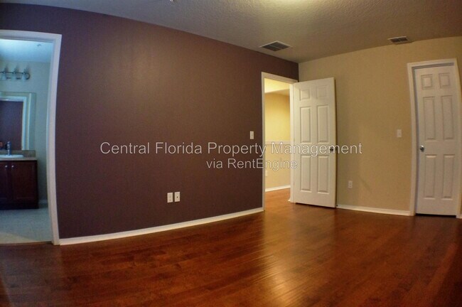 Foto del edificio - 210 Silverglen Ln