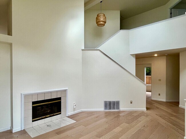 Building Photo - Beautiful Two-Story Home in Klahanie – Audubon Ridge Gem!
