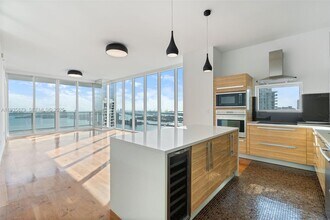 Building Photo - 2020 N Bayshore Dr