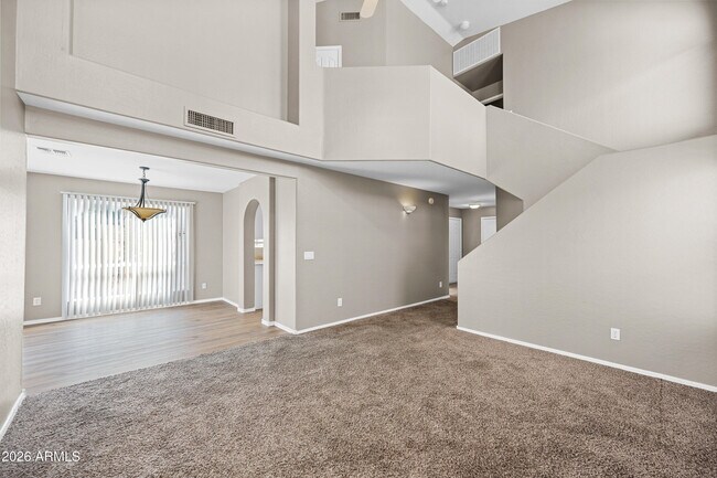 Foto del edificio - 3719 E Inverness Ave