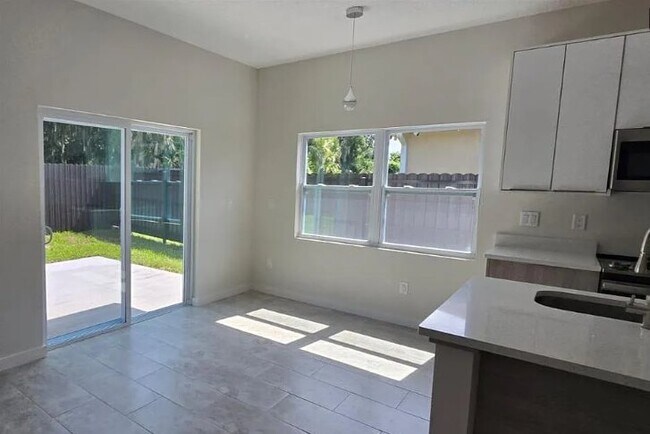 Building Photo - 13911 Ginger Creek Blvd