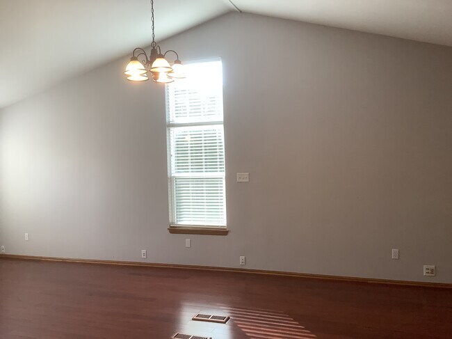 Foto del edificio - 1057 Kennedy Dr