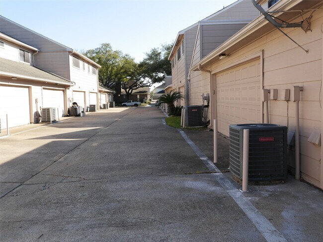 Foto del edificio - 13840 Hollowgreen Dr