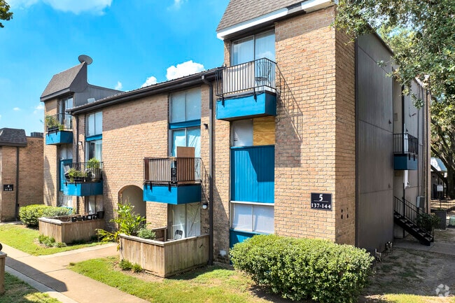 3737 Hillcroft - 3737 Hillcroft Apartments