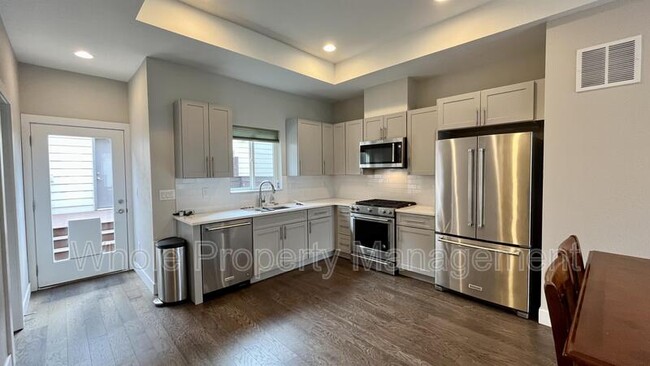 Building Photo - 2870 W Parkside Pl