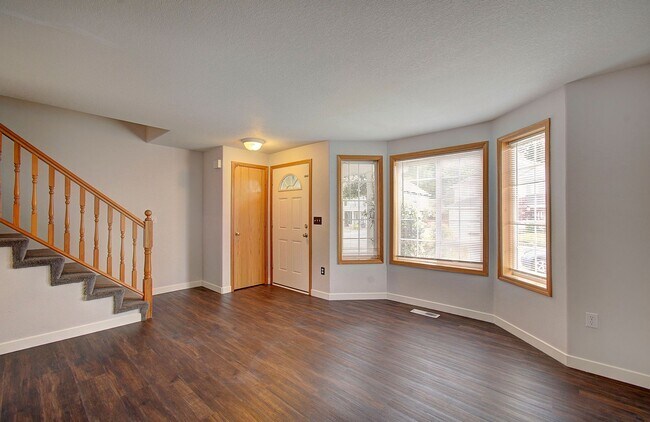 Building Photo - Salmon Creek 3 Bedroom with Yard!