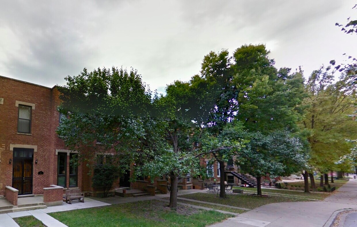 Primary Photo - 839 S Bishop St