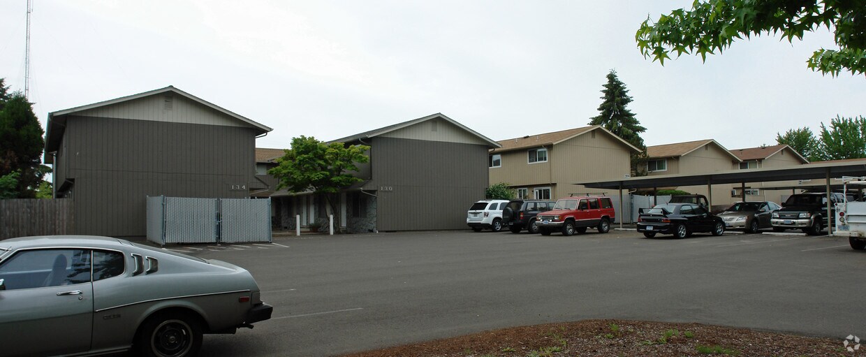 Building Photo - 108 NE Conifer Blvd