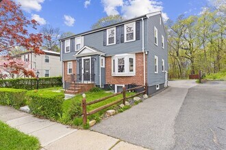 Building Photo - 92 Gladeside Ave