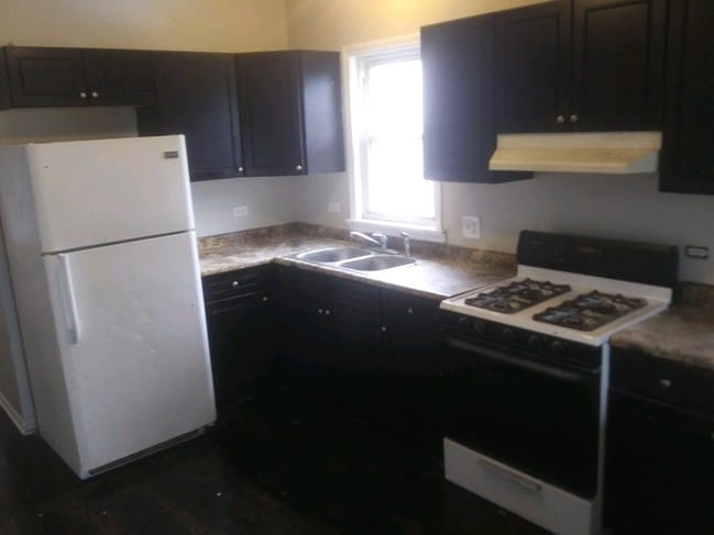 Kitchen - 1508 N Luna Ave