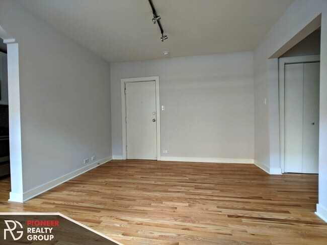 Foto del edificio - 2424 N Kedzie Blvd