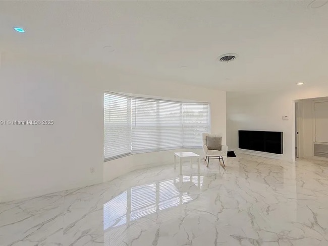 Building Photo - 5030 NW 41st Ct