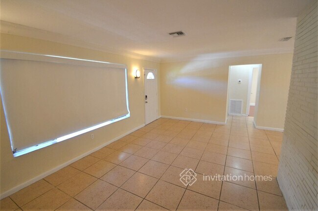Building Photo - 2431 Montego Dr