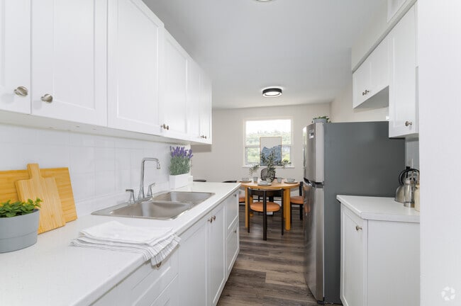 1BR, 1BA - 645SF - Kitchen - Main Street Apartments