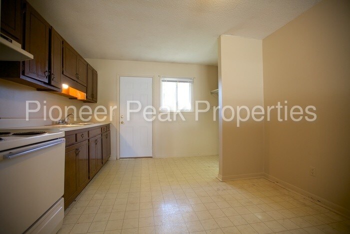 Building Photo - 7825 Basswood Ln