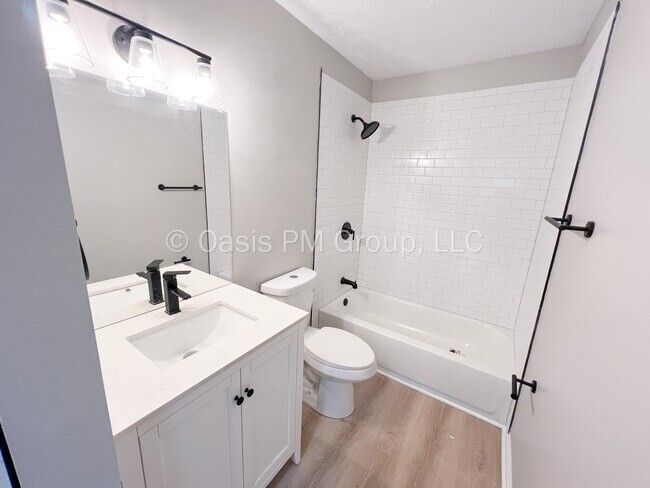 Foto del edificio - 2278 Golden Leaf Ln