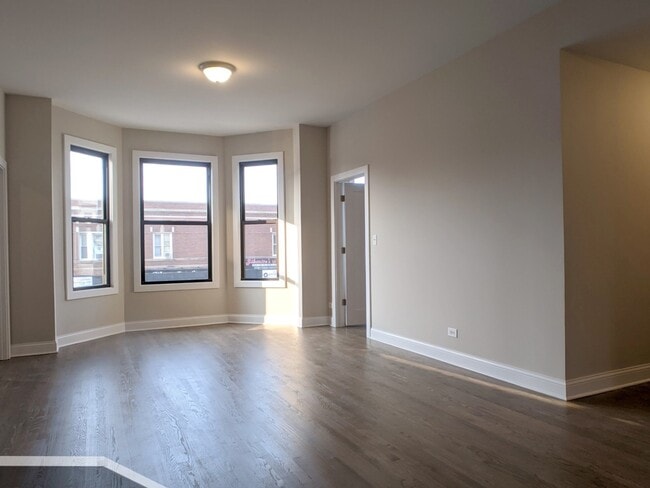 Foto del edificio - 3405 W Fullerton Ave