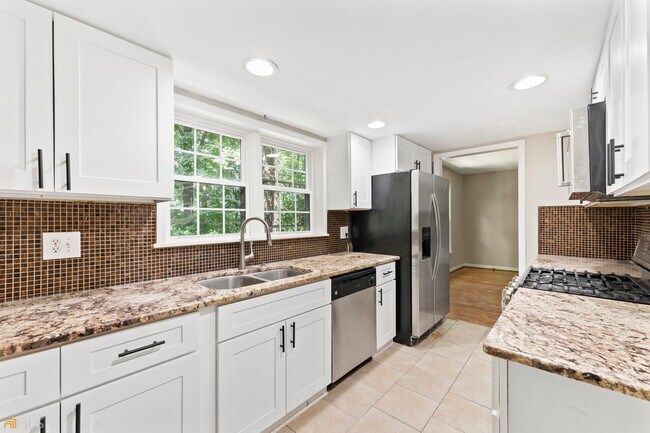 Foto del edificio - 5584 Benton Woods Dr NE