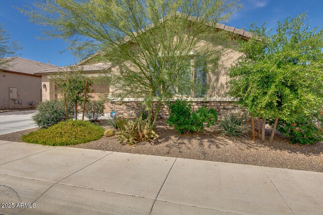 Building Photo - 21450 W Almeria Rd