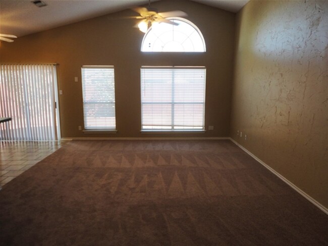 Building Photo - 6500 N Chesterfield Dr