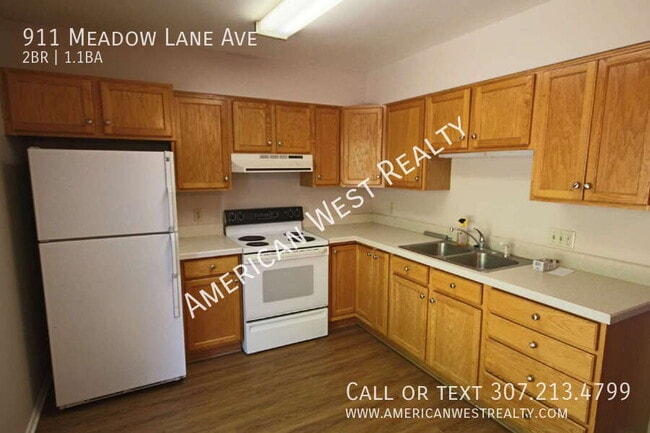 Building Photo - 911 Meadow Ln Ave