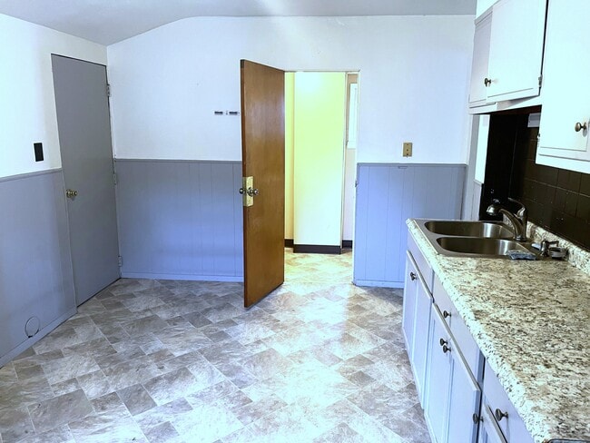 Building Photo - 409 Ross St