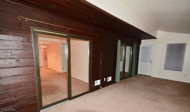 Building Photo - 404 Mohegan Cir