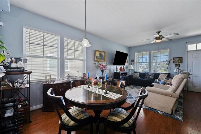 Foto del edificio - Welcome to your dream home in the heart of The Oaks!