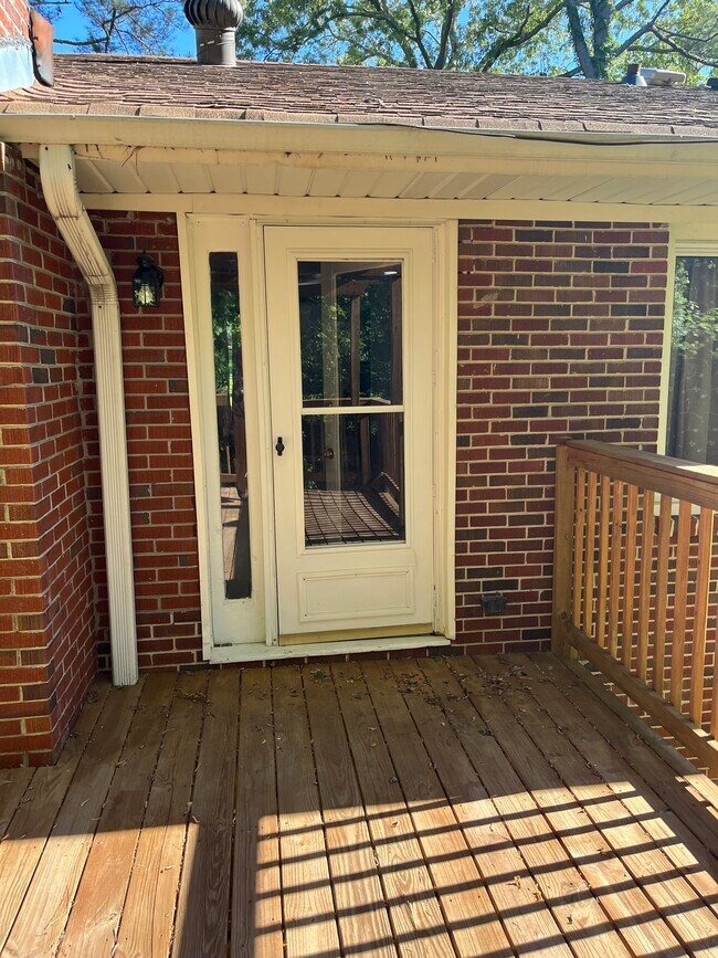 Building Photo - 2521 N Bryan Cir