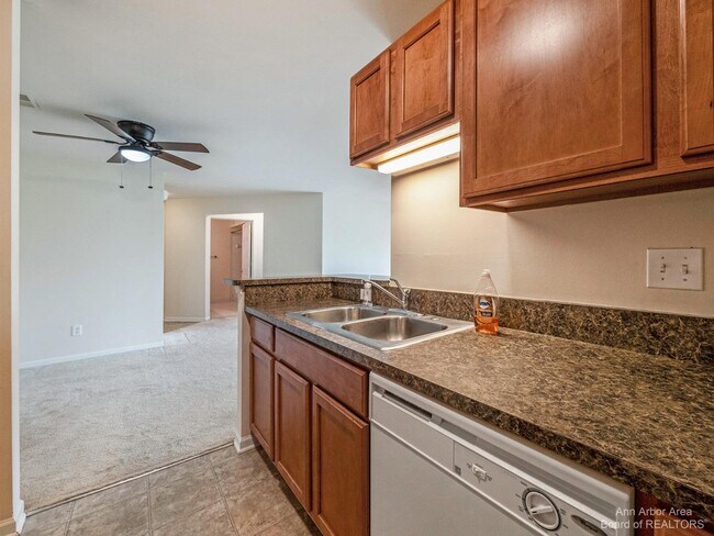 Foto del edificio - 1112 Addington Ln