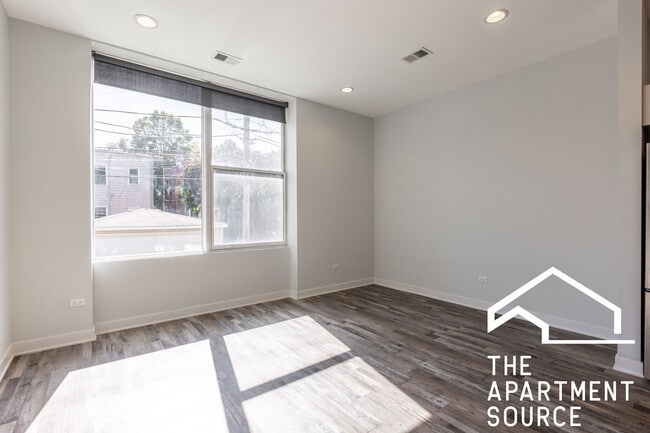 Foto del edificio - 2247 W Lawrence Ave