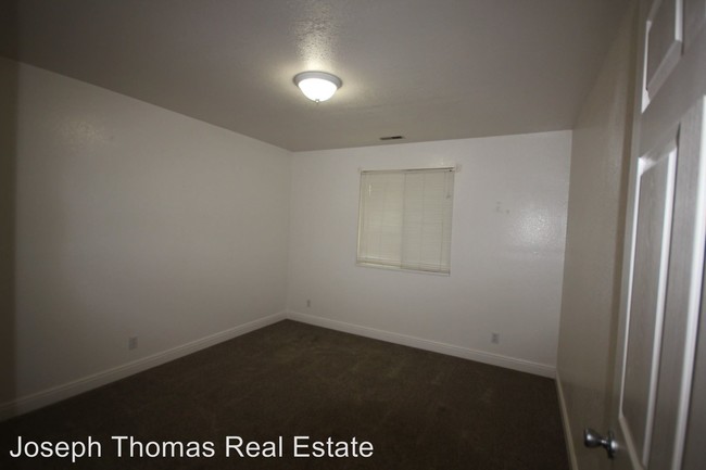 Building Photo - 413 W 500 N