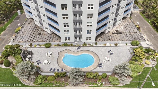 Foto del edificio - 300 Ocean Ave N
