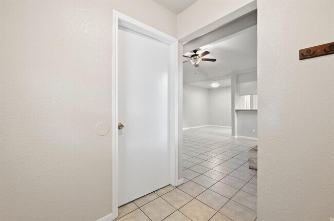 Foto del edificio - 2514 Howellwood Wy