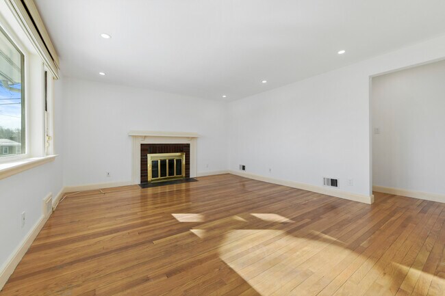 Foto del edificio - 105 Hamilton Rd