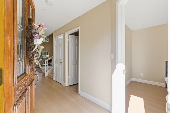 Foto del edificio - 121 Haslemere Ct