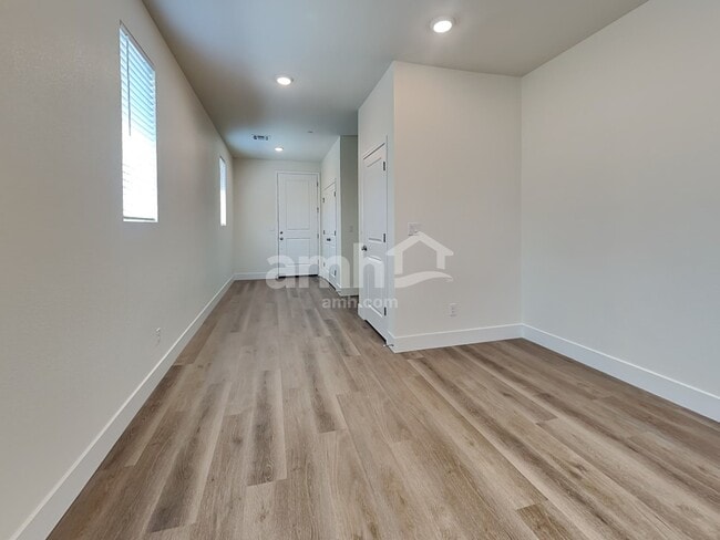 Building Photo - 530 Silverbell Fls Pl