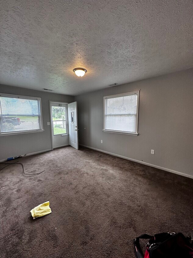 Living room - 409 Front St