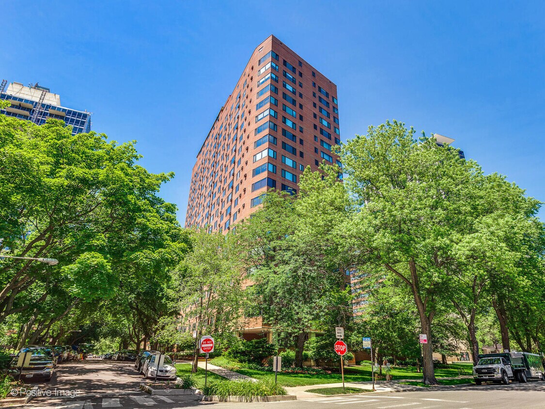 Primary Photo - 3100 N Lake Shore Dr