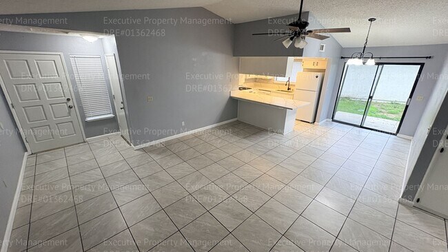 Foto del edificio - 3 bedroom/ 2 bathroom home nestled in a cul-de-sac.