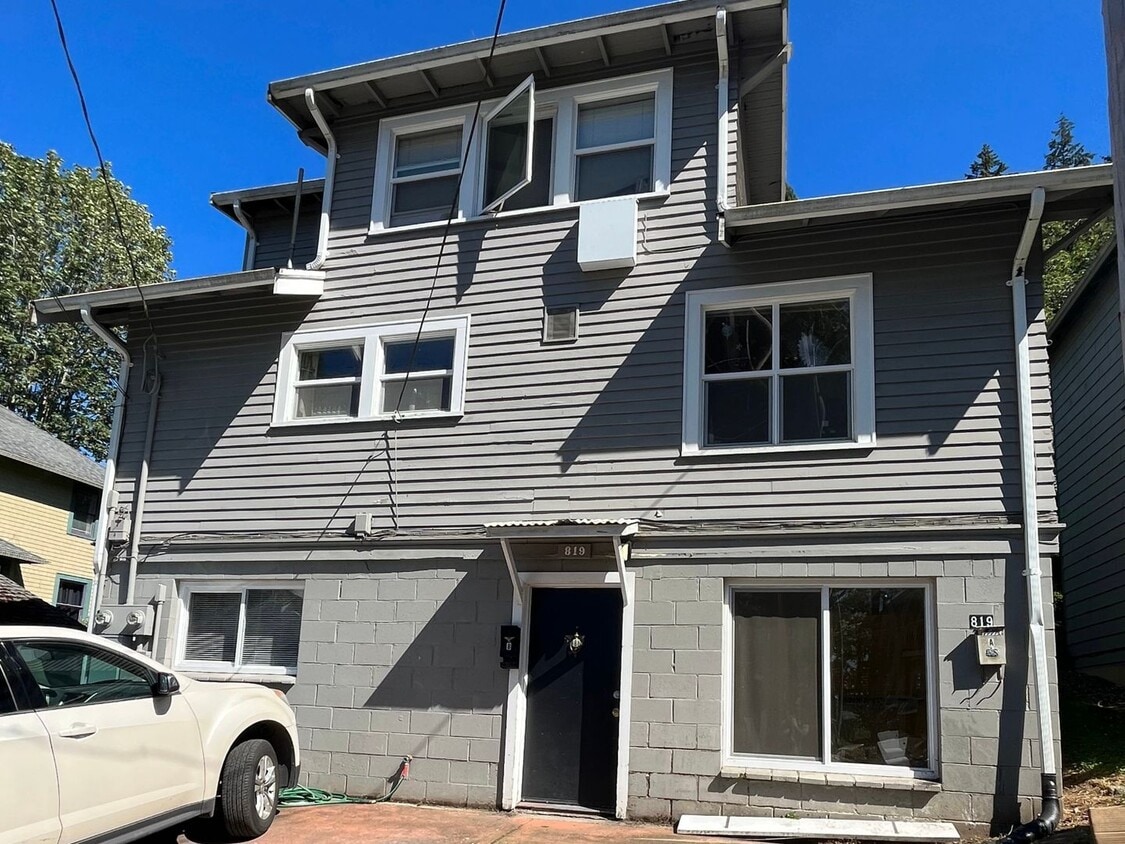 819 Billy Frank Jr. St Unit 819B, Bellingham, WA 98225 Room for Rent