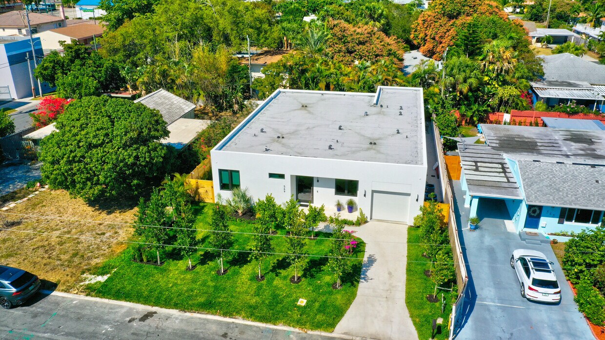 Primary Photo - 369 Orange Way