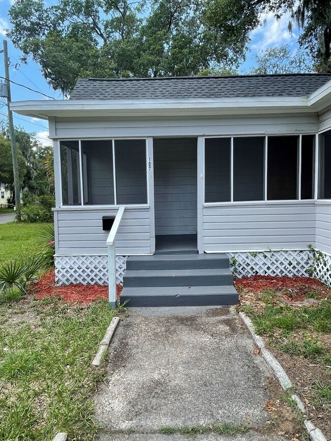 Building Photo - Nice 4 Bedroom!