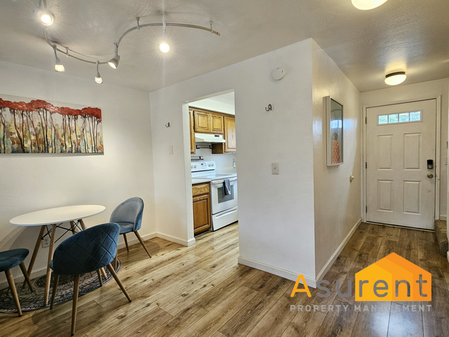 Building Photo - Fully Furnished Private Setting Townhouse,...