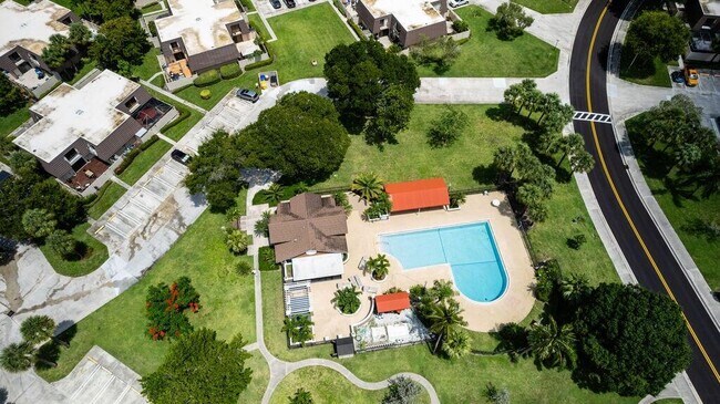 Foto del edificio - 7424 74th Way