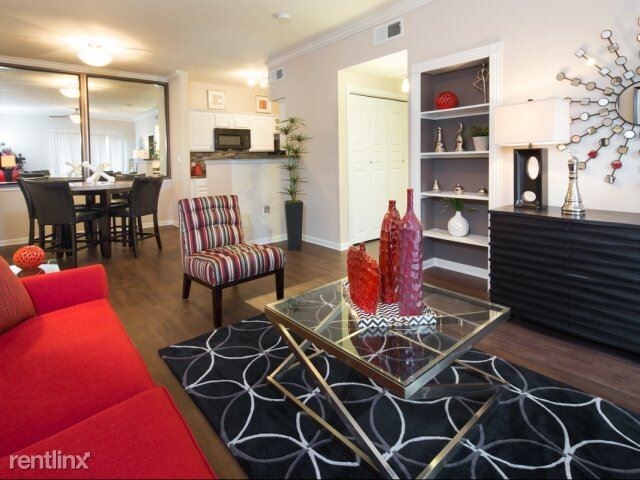 Foto del edificio - 2808 N Carroll Ave