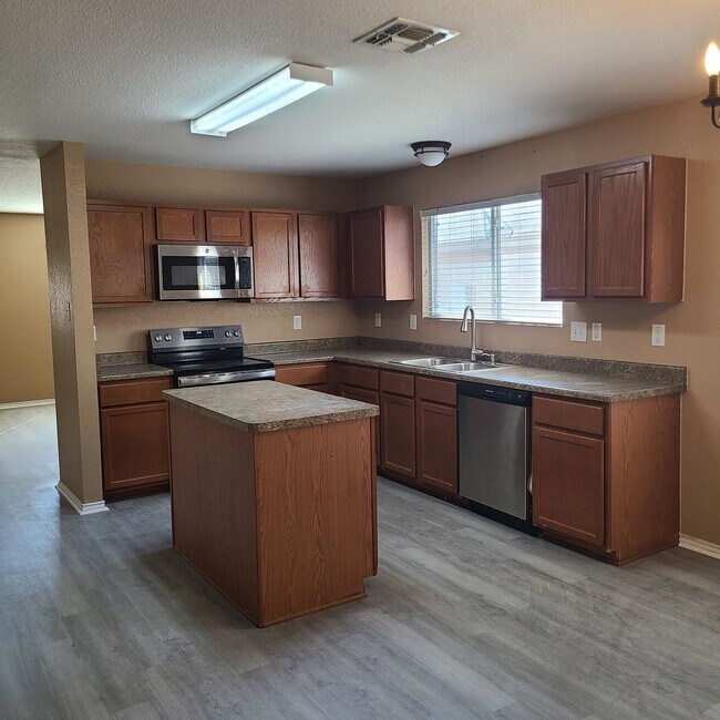 Foto del edificio - 3/2/2/ single story home near UTSA, La Cantera, & The Rim!