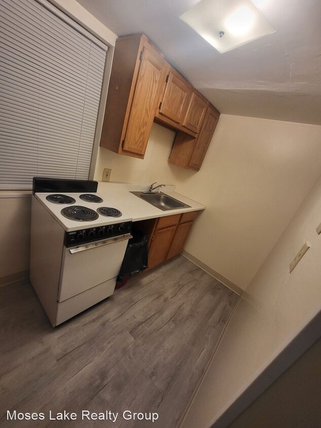 Foto principal - Studio, 1 bath House - 2710 West Lakeside ...