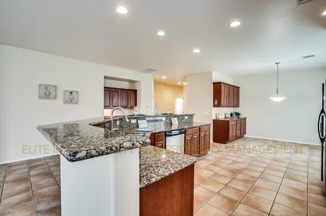 Foto del edificio - 316 W Sunrise Vista Dr